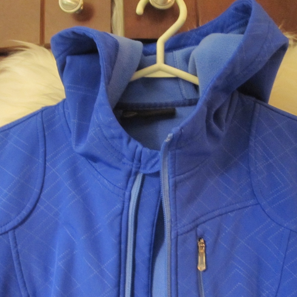 Mondetta rain resistant athletic jacket. - Picture 5 of 5